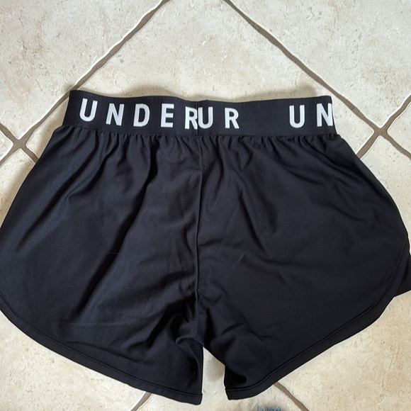 Under Armour Shorts - Picture 3 of 4